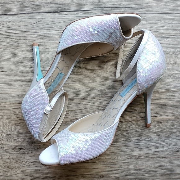 Betsey Johnson White Sequin Peep Toe Stilettos 9.5 Like New - Picture 4 of 7